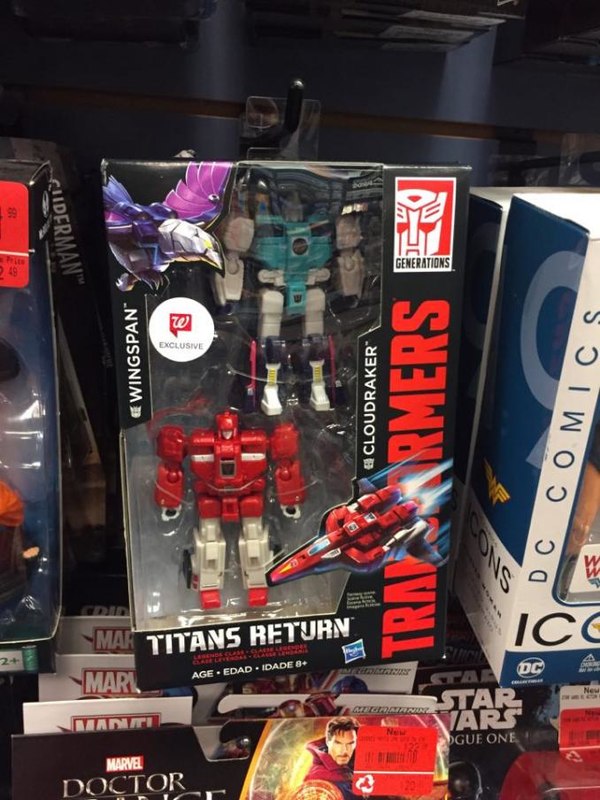 CLONES IN CANADA Walgreens Titans Return Legends Class 2 Pack Of Cloudraker & Wingspan Hits EBGames (1 of 1)